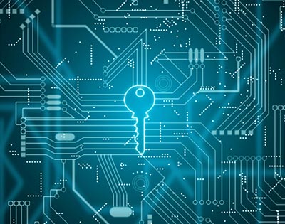 Symbolbild für digitale Sicherheit, Qualität und Systemstandards – stilisierte Leiterplatte mit leuchtendem Schlüssel. Darstellung für Datenschutz, IT-Sicherheit und den zertifizierten Qualitätsanspruch des Deutschen Anwaltsinstituts.